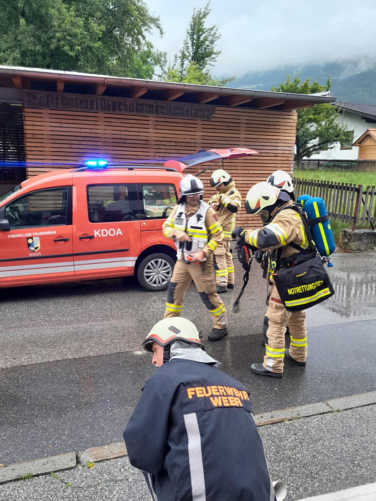 04.07.2023 Gesamtübung Brand Mittelschule - Freiwillige Feuerwehr Weer