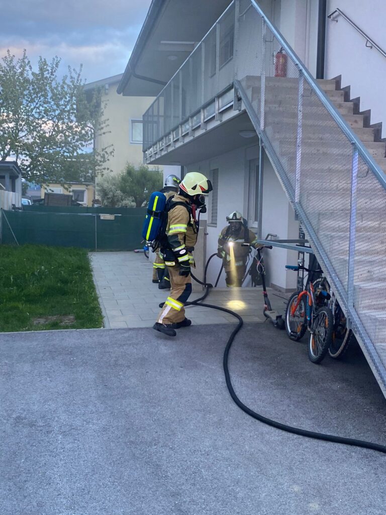 16.04.2024 Gesamtübung April -Tiefgaragenbrand - Freiwillige Feuerwehr Weer